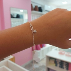 Pulsera con Dijes Estrellas. - comprar online