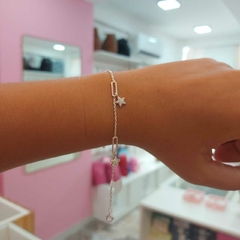 Pulsera con Dijes Estrellas.