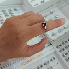 Anillo Corazón Negro Semi Abierto.