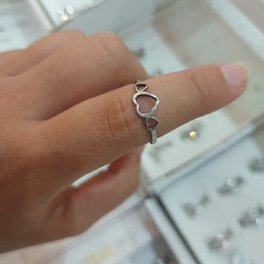Anillo con Tres Corazones.