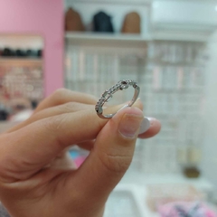 Anillo con Cuadraditos y Piedritas. - comprar online