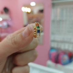 Argollitas Cliker en Forma de Rombito con Piedras Multicolor. - comprar online