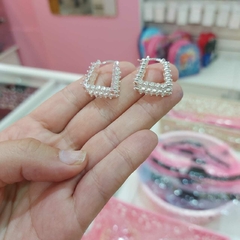 Argollitas Tipo Cuadradas con Piedras.