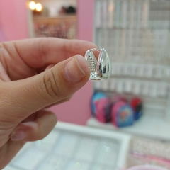 Argollitas Cliker Gotas con Piedritas Blancas Encastradas. en internet