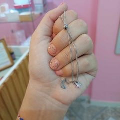 Conjunto con Pelotitas y Dijes Colgantes.
