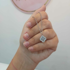 Conjunto Trébol con Piedritas.