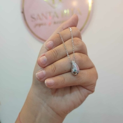 Conjunto Gota con Piedritas Encastradas Blancas.