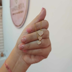 Conjunto con Tres Corazones y Piedritas.