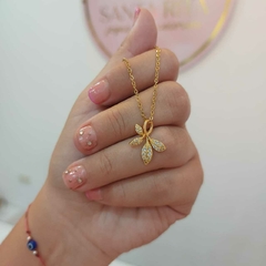 Conjunto Hojitas con Piedritas.