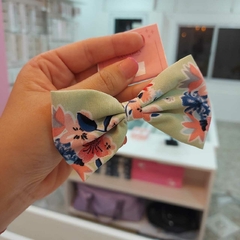 Moño con Flores Mediano. - tienda online
