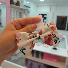 Moño con Flores Mediano. - Santa Rita Joyas y Accesorios