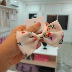 Moño Mediano con Flores. - tienda online