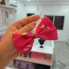 Moño Mediano con Flores. en internet