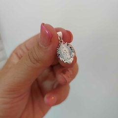 Dije Virgencita con Piedritas Encastradas.