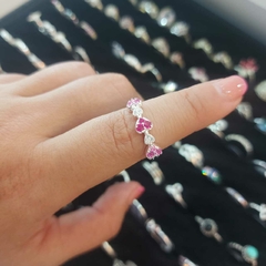 Anillo Corazones con Piedras Blancas, Rosadas y Fucsias.