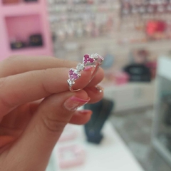 Anillo Corazones con Piedras Blancas, Rosadas y Fucsias. - comprar online