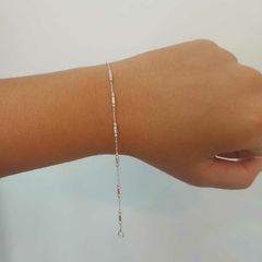 Pulsera con Rectangulitos Chatos y Pelotitas.