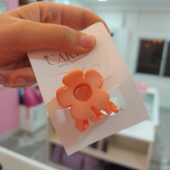 Broche Flor Chico Brilloso. - Santa Rita Joyas y Accesorios