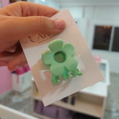 Broche Flor Chico Brilloso. - comprar online