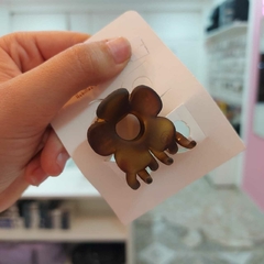 Broche Flor Marrón Chico.