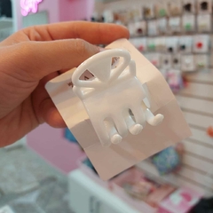 Broche Liso.