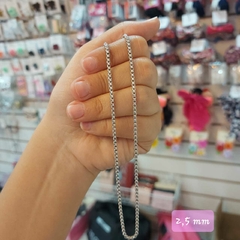 Cadena con Eslabones Cuadraditos de 2,5 mm.