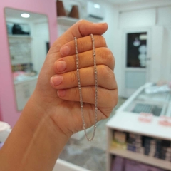 Cadena Chata con Pelotitas.