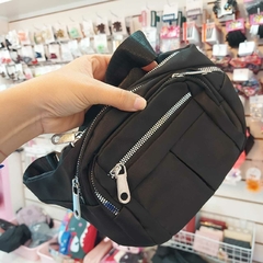 Riñonera Negra con Tres Compartimientos. - comprar online