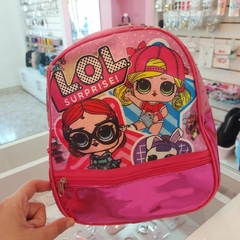 Mochila Rosada con Detalles Brillosos de LOL con Dos Compartimientos.