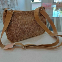 Cartera de Tela con Dos Compartimientos y Flecos. - comprar online