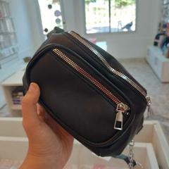 Riñonera Semi Cuero con Dos Compartimientos. - Santa Rita Joyas y Accesorios