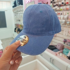 Gorra de Hombre Lisa Celeste. en internet
