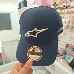 Gorra de Hombre Bordada y Reforzada Azul. - comprar online