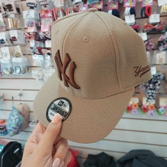 Gorra de Hombre Reforzada y Bordada. en internet