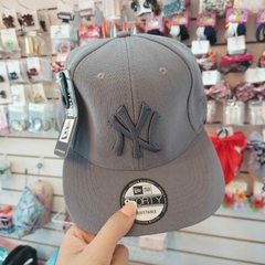 Gorra de Hombre Reforzada y Bordada. - tienda online