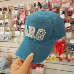 Gorra Hombre Bordada "ARG" Celeste. en internet
