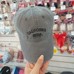 Gorra de Hombre Bordada "California". - tienda online