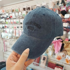 Gorra de Hombre Bordada "California". en internet