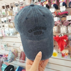 Gorra de Hombre Bordada "California". - comprar online
