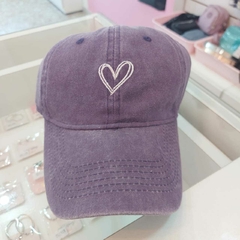 Gorra de Dama Bordada con Corazón.