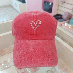 Gorra de Dama Bordada con Corazón.
