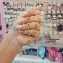 Cadena con Eslabones Chatos y Alargados.