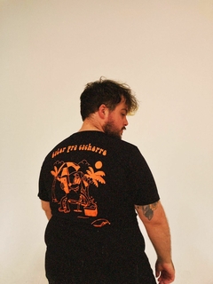 Imagem do Camiseta T-shirt - Calor Pra Cachorro | Preta | ÚLTIMA UNIDADE
