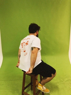 Camiseta T-shirt - Calor Pra Cachorro | Branca | ÚLTIMAS UNIDADES - comprar online
