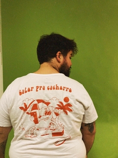 Camiseta T-shirt - Calor Pra Cachorro | Branca | ÚLTIMAS UNIDADES na internet