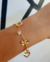 Pulseira penduricalhos corações folheado a ouro 18k