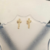 Brinco mini cruz folheado a ouro 18k