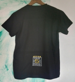 Remera Pulso Crítico edición 5 años - comprar online