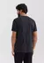CAMISETA MASCULINA EM MALHA JET COM BORDADO HERING na internet