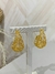 Brinco Dourado Gota Vazada Flores - comprar online